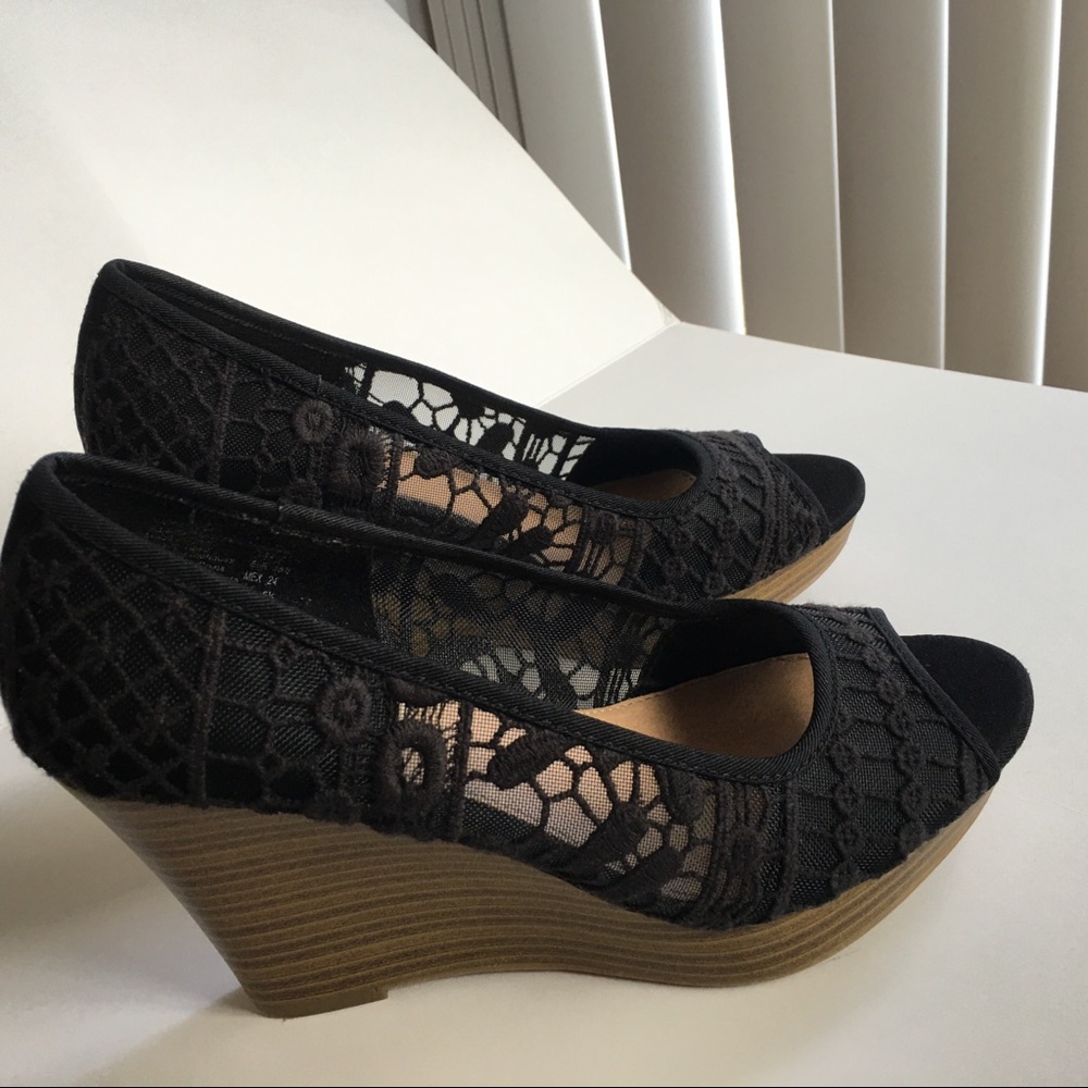 American Eagle Women's Black Lace Wedge Shoes